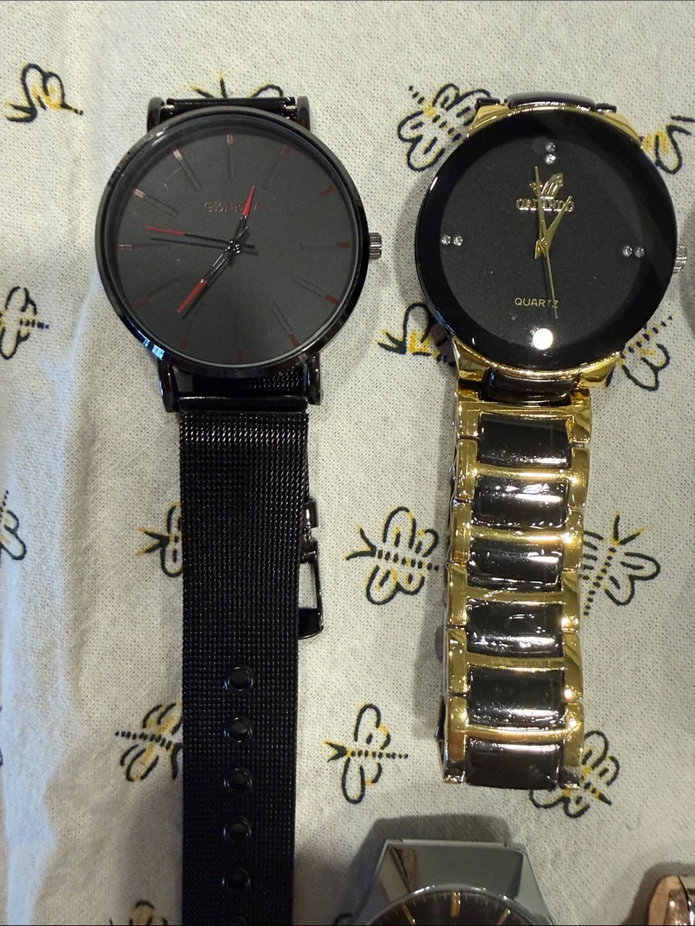 Lot of stylish men’s watches.